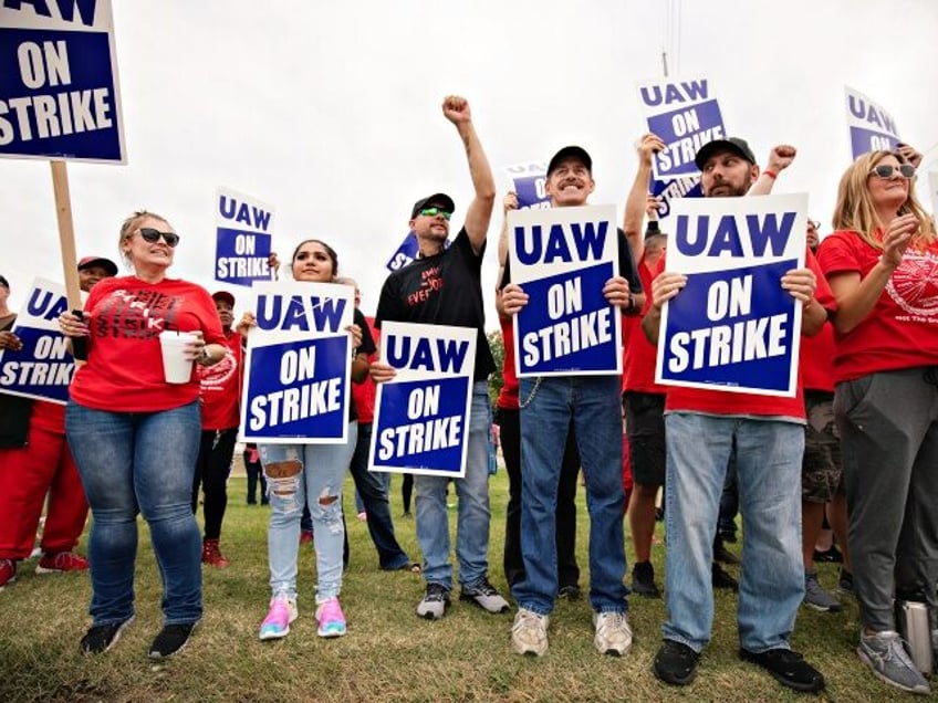 uaw strike 5k auto workers shutter gms biggest plant as automaker abandons electric vehicle strategy