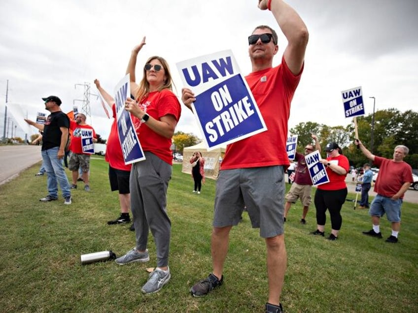 uaw strike expands to 25000 auto workers as talks stall over job killing electric vehicle mandates