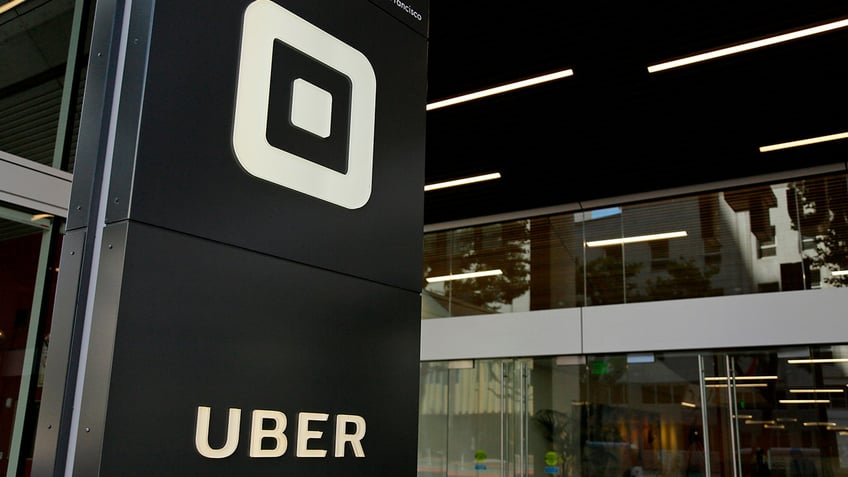 uber driver in los angeles stabbed couple over vomit in cars back seat new lawsuit says