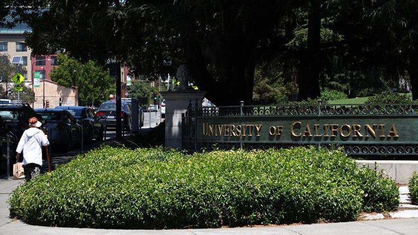 uc berkeley takes fire after extra credit offered in class for attending pro palestinian student walkout