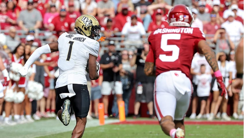 ucf receiver blows kiss to oklahoma sideline while running for 86 yard touchdown