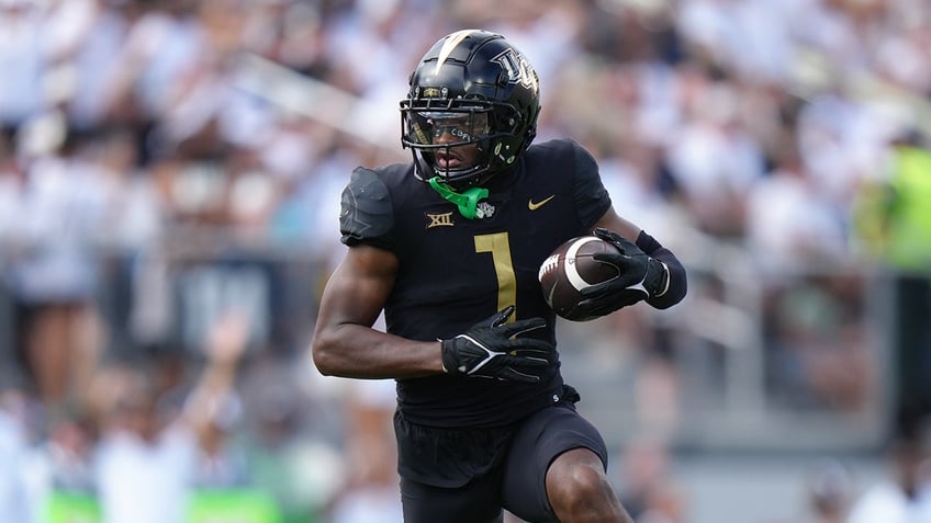 ucf receiver blows kiss to oklahoma sideline while running for 86 yard touchdown