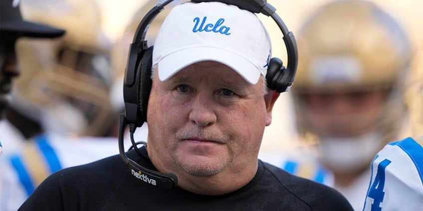 uclas chip kelly suggests notre dame model for all of college football