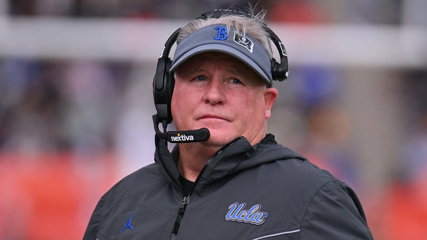 uclas chip kelly takes dig at ncaa over new clock rule hope you guys are selling a lot of commercials