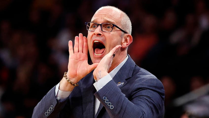 uconn coach dan hurley flips out in effort to get courtside st johns fan ejected