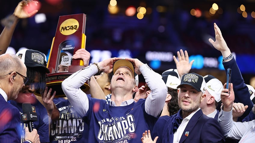 Dan Hurley celebrates national championship