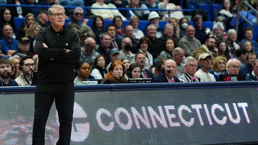 Geno Auriemma watches from the sideline