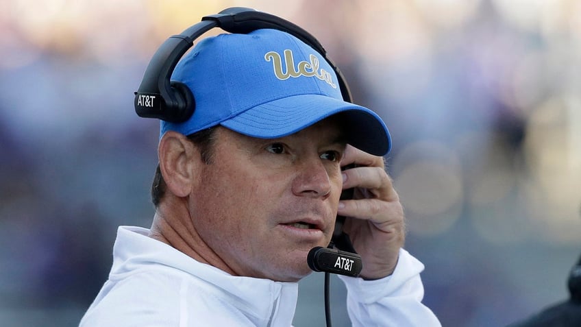 uconns jim mora unleashes on entitled fans who opt against nil contributions