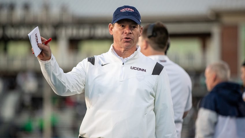 uconns jim mora unleashes on entitled fans who opt against nil contributions