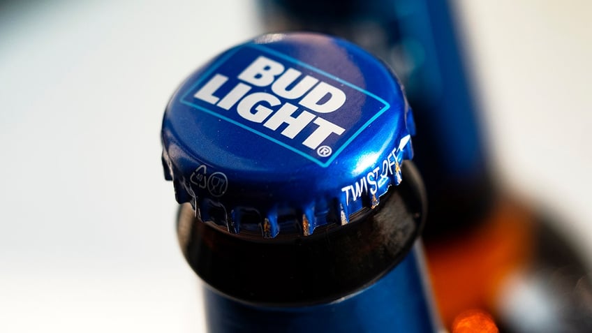 ufc announces bud light as its official beer in partnership with anheuser busch
