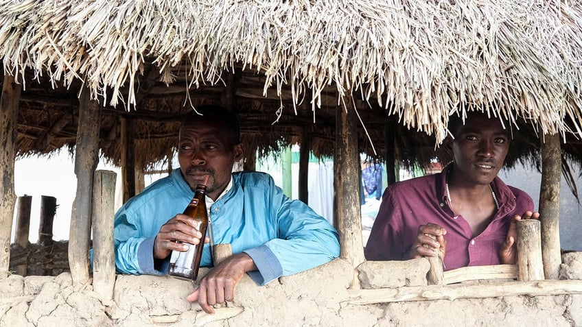 People drinking tonto