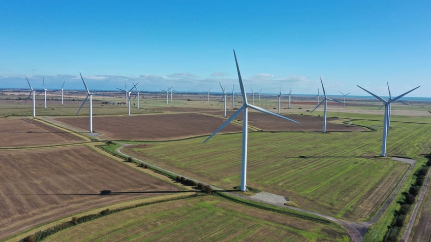 uk lifts de facto ban on onshore wind development