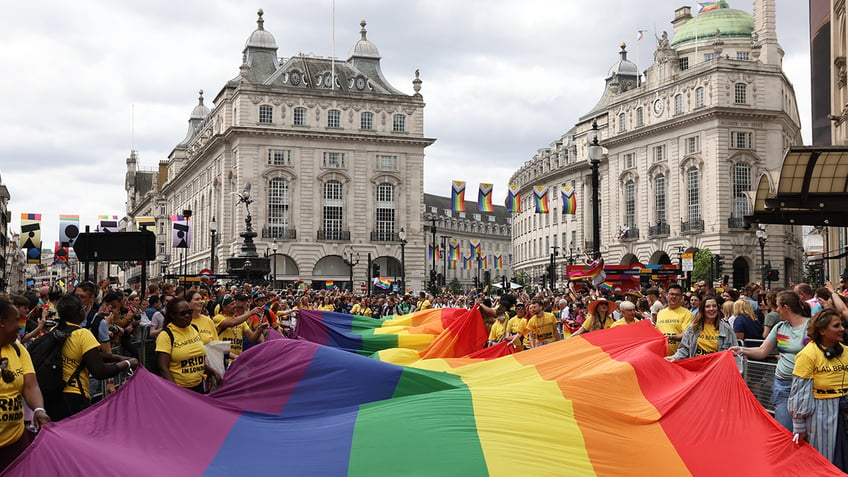 uk prime minister says country shouldnt be bullied into believing there are more than 2 genders