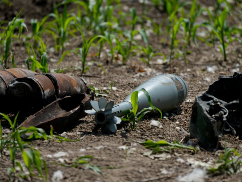 ukraine begins firing us supplied cluster bombs on battlefield