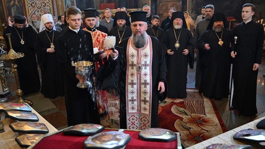 ukraine moves to ban orthodox churches over alleged russian ties