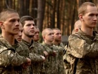 Ukraine Officers Say Recruits Arrive At Front Lines Pathetically Undertrained
