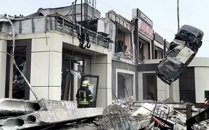 ukraine shells bakery with us weapons kills 28