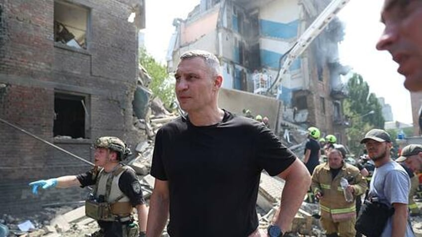 ukraine stinks of authoritarianism kiev mayor klitschko hits out at zelensky