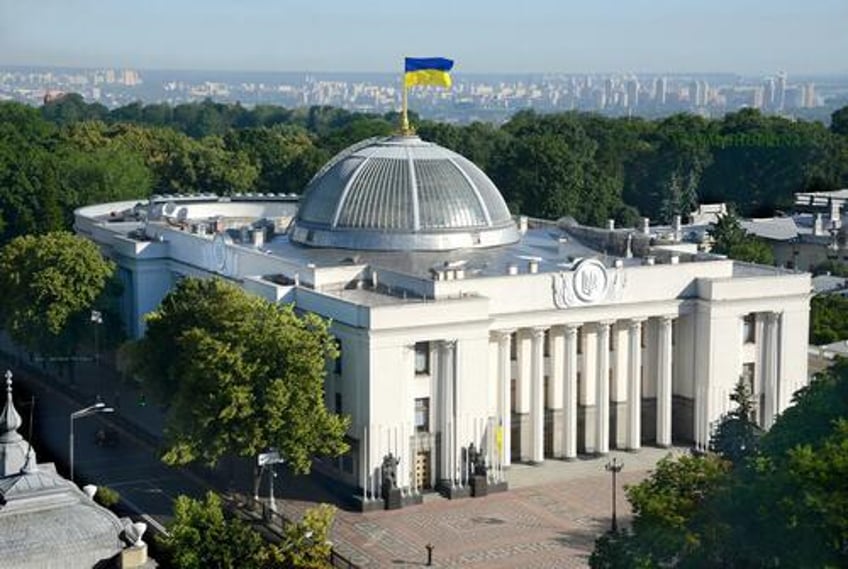 ukraines parliament votes to prolong martial law despite trump criticisms