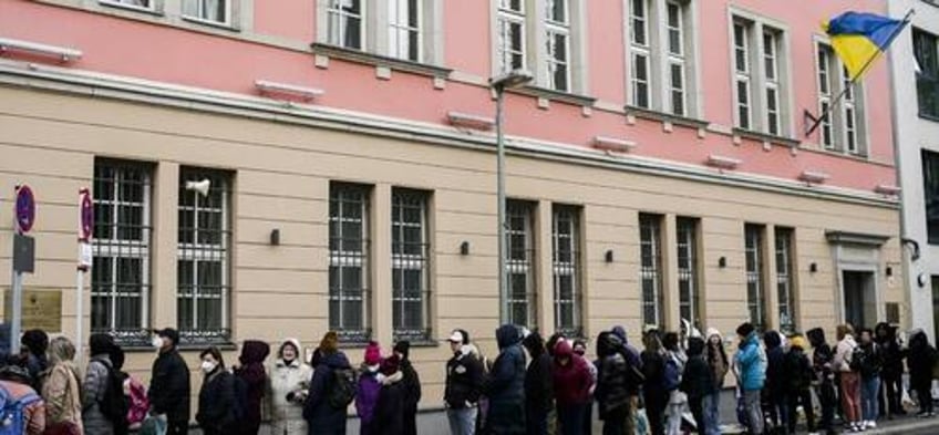 ukrainian refugees unwilling to work should have benefits scrapped cdu general secretary says
