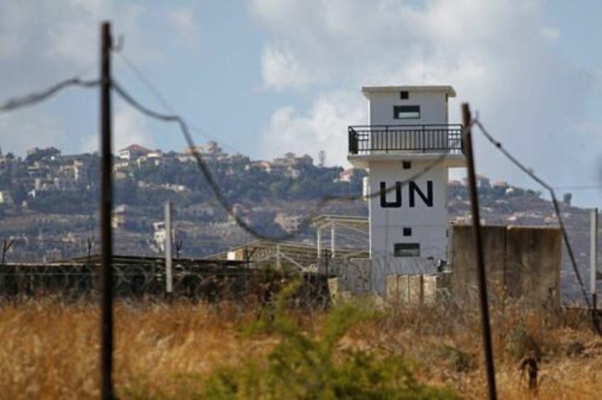 un accuses israel of firing on its peacekeeping force in lebanon wounding two 