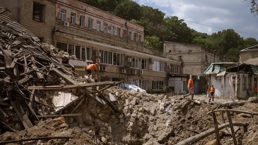 un accuses russia of escalation possible war crimes over destruction of ukrainian cultural sites