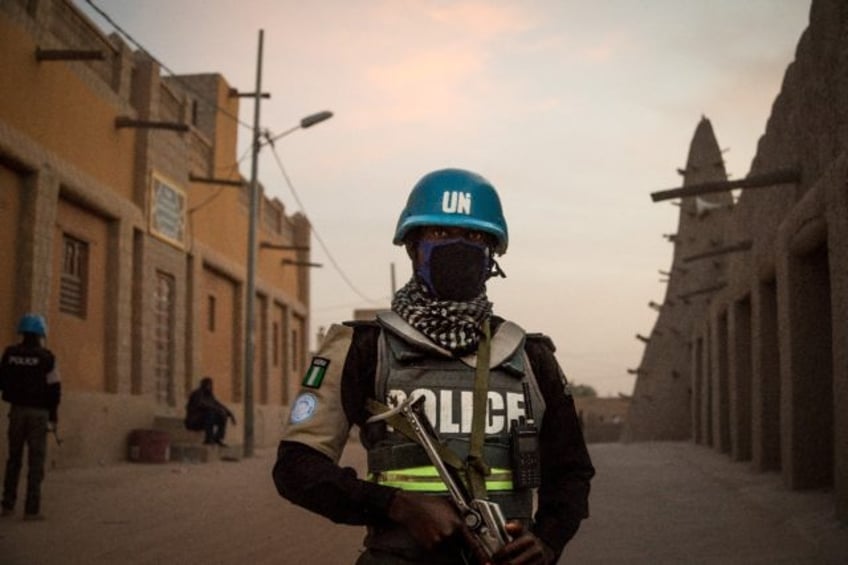 un peacekeepers leaving two more camps in tense northern mali