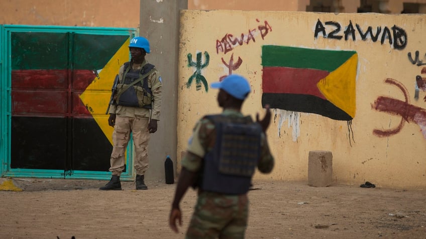 un peacekeepers withdraw from northern mali as violence risk escalates