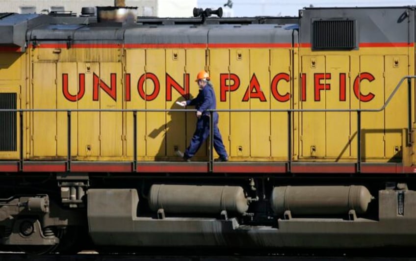 union pacific railroad to renew push for 1 person crews by testing conductors in trucks