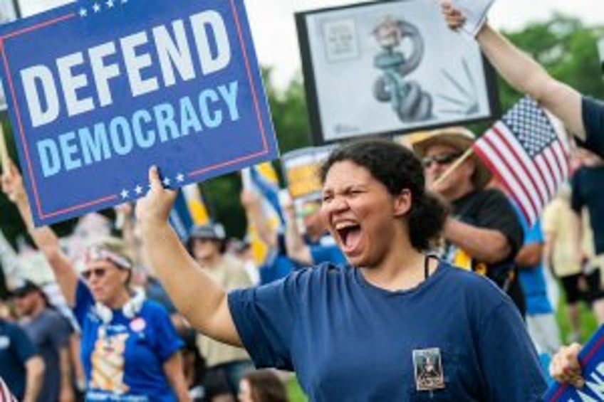 'Unite for Vets' rally in Washington, D.C., protests cuts in benefits