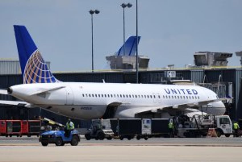 United Airlines adds larger overhead bins to SkyWest flights