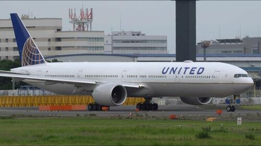 united airlines boeing 777 diverted to denver after engine issues 
