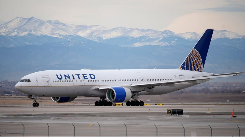 united passengers outraged after new boarding policy gives first dibs to window seat ticket holders