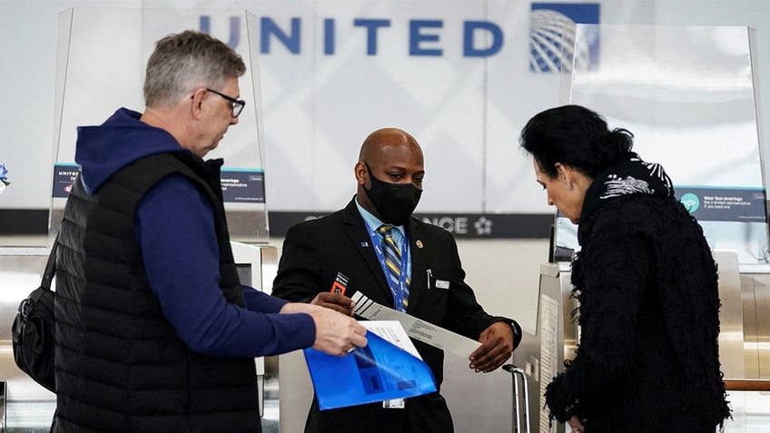 united passengers outraged after new boarding policy gives first dibs to window seat ticket holders