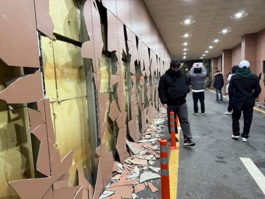 Supporters of impeached South Korean President Yoon Suk Yeol stormed Seoul Western Distric