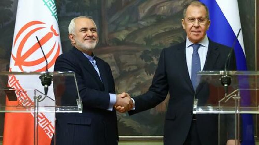 us accuses russia of helping iran achieve a nuke