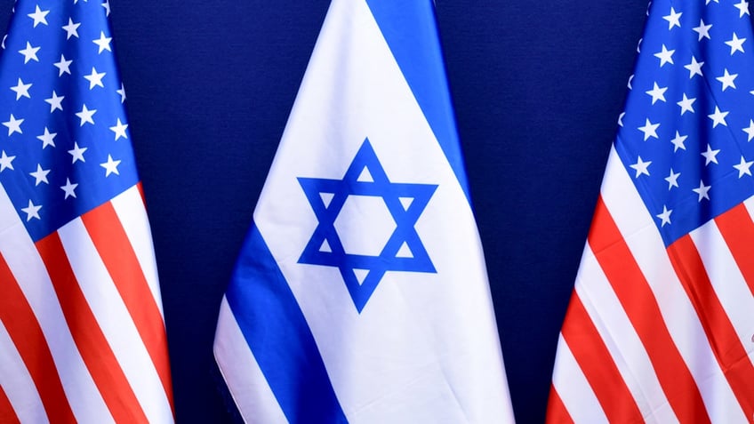 American flags flank an Israeli flag