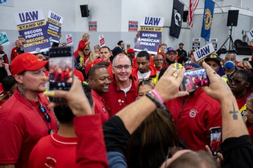 us auto workers union reaches preliminary deal with ford