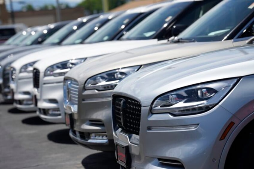 us automakers sales rose sharply over the summer despite high prices and interest rates