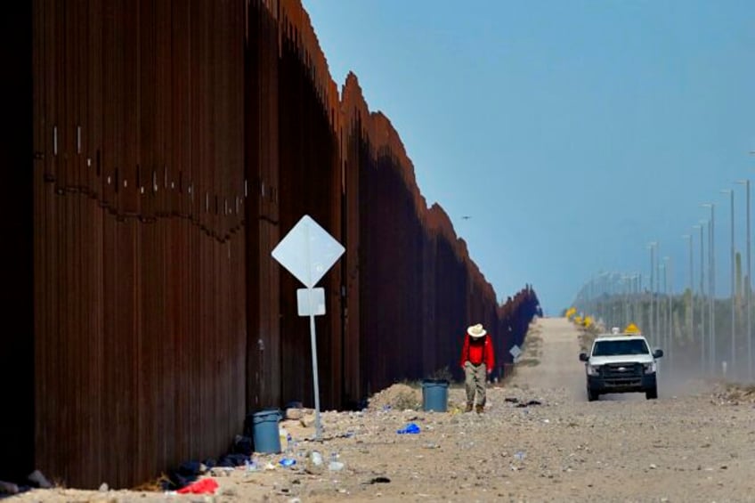 us closes border crossing to vehicles and limits traffic at another in response to illegal entries