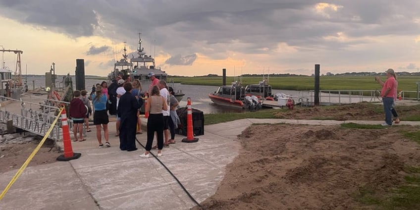 us coast guard navy rescue 4 missing divers off coast of cape fear nc