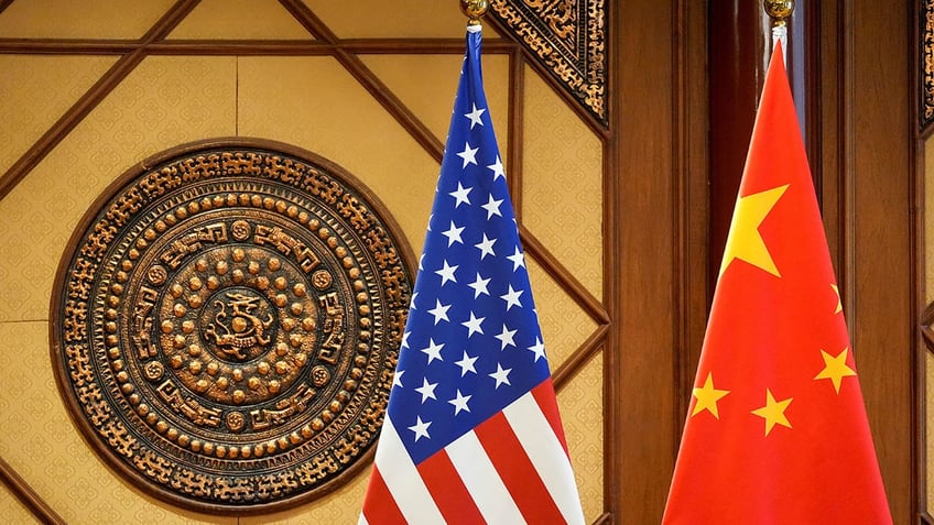 US and China flags