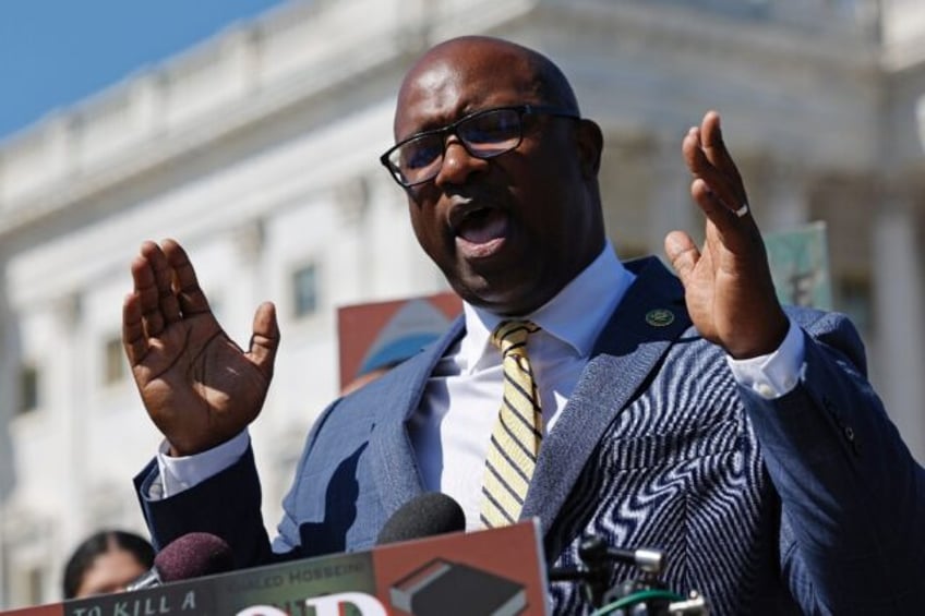 us congressman rebuked for setting off fire alarm