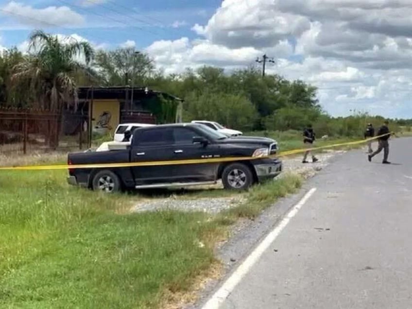 Mexican police set up crime scene tape. (Credit Breitbart News Foundation / Cartel Chronic