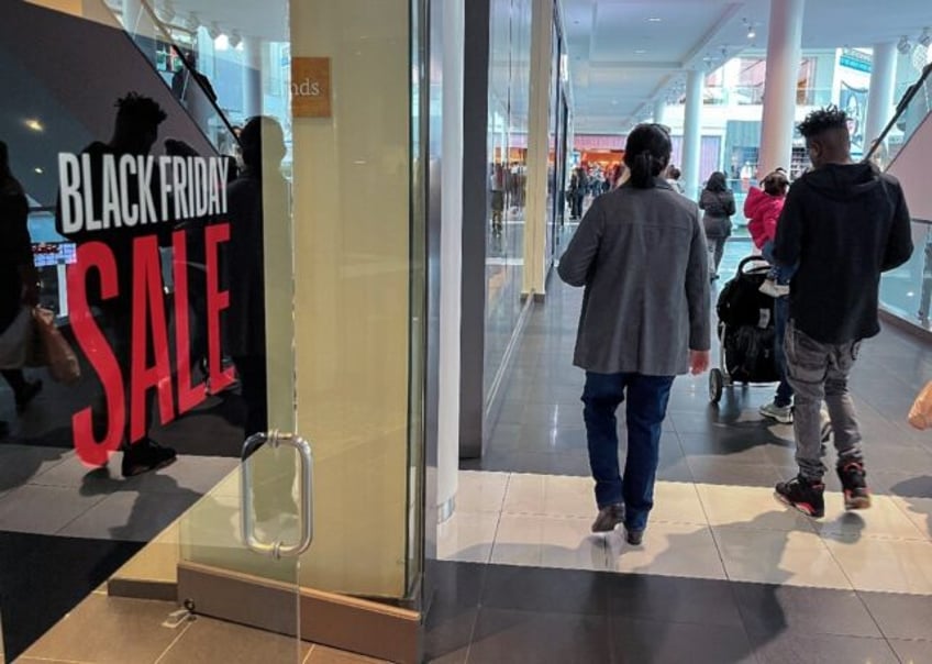 us economic uncertainty means bigger black friday discounts