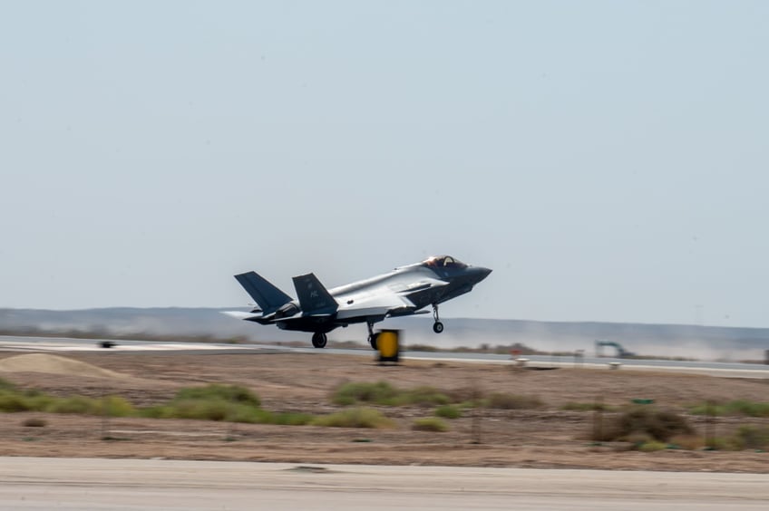 us f 35 fighters arrive in middle east to deter iran assist mission in syria