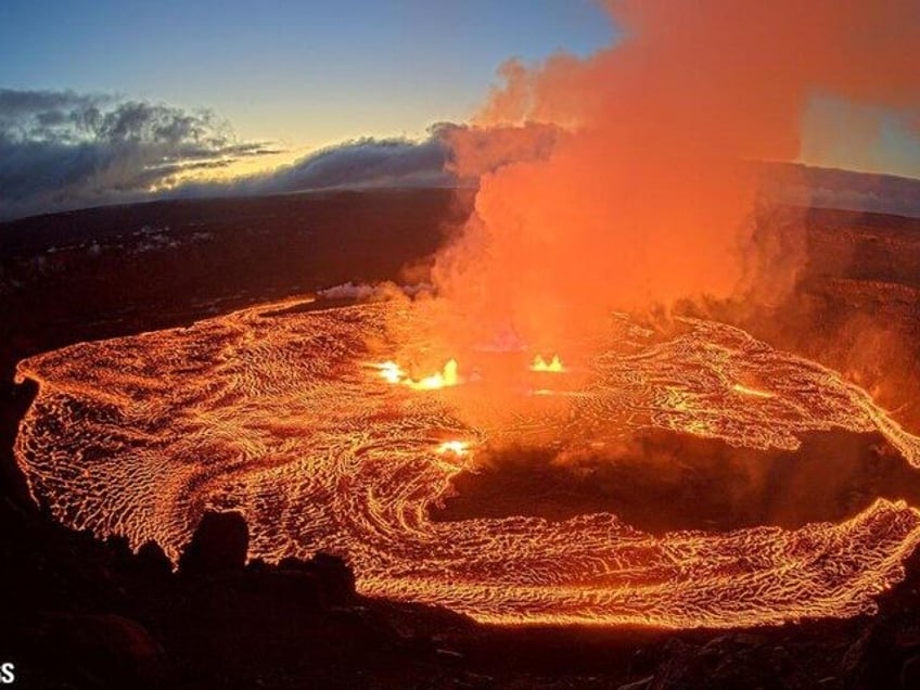 us geological survey 320 earthquakes jolt hawaiis kilauea volcano