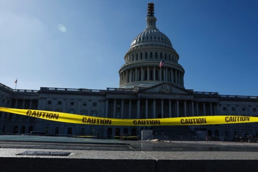 us government teeters on brink of shutdown with no deal in view