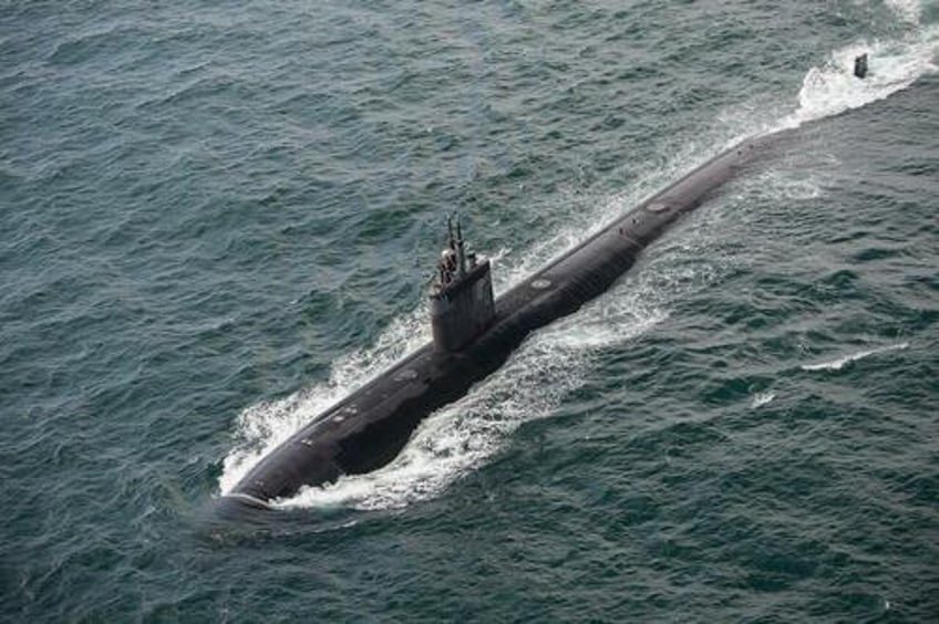 us nuclear attack sub canadian warship in cuba just behind russian naval group