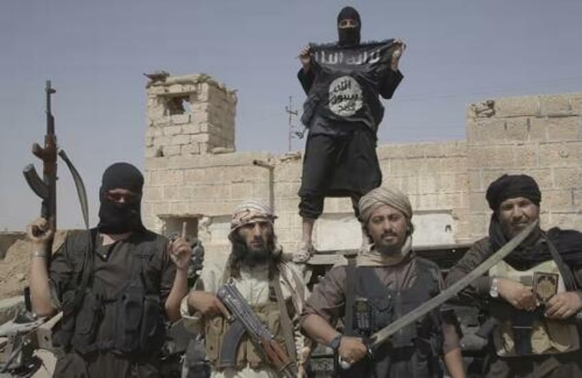 us oks syrian military integrating foreign islamist fighters